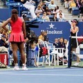 Serena Williams mendapat penjelasan dari juri atas protes yang dilayangkan Serena