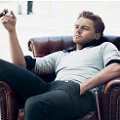 Leonardo dalam balutan busana Burberry London dan celana Armani di Majalah GQ