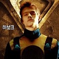Lucas Till sebagai Alex Summers/Havok yang memiliki kemampuan menyerap energi