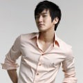 Selain berakting, Sung Min Woo juga menjadi model dan penyanyi
