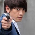 Rain berperan sebagai Ji-woo dalam serial TV 'The Fugitive: Plan B'