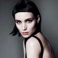 Hasil jepretan fotografer Mert Alas dan Marcus Piggott ini menampakkan detail potongan rambut Rooney