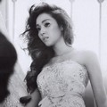 Jessica tetap terlihat cantik dengan konsep hitam putih