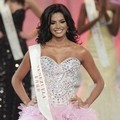 "Aku percaya bahwa Miss World berikutnya adalah wanita bertanggungjawab," kata Miss Ivian Sarcos
