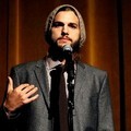Ashton Kutcher dalam acara GQ's Gentlemen's Ball