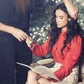Demi Moore di promo busana Ann Taylor edisi akhir tahun