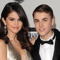 Selena Gomez dan Justin Bieber di Red Carpet AMA 2011
