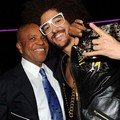 Berry Gordy dan RedFoo (LMFAO) foto bersama