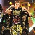 Aksi Justin Bieber di atas panggung