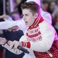 Justin Bieber menyanyikan lagu Natal