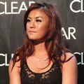 Agnes Monica Tampil Dengan Busana dan Model Rambut Terkini
