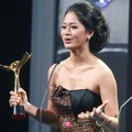 Prisia Nasution dengan Piala Citra Aktris Terbaik di FFI 2011