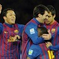 Lionel Messi dan Seydou Keita merayakan kemenangan bersama FC Barcelona