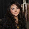 Audy Saat Peluncuran Album Finalis LA Light Start Up! 2011