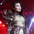Tantri Kotak di Konser 'Dekade Trans Untuk Indonesia'