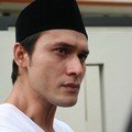 Indra L. Bruggman Saat Mengantar Jenazah Sang Ayah