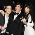 Kim Kardashian Bersama Mark Ballas dan Kris Jenner dalam Event New Year's Eve 2012 di TAO