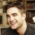 Senyum Robert Pattinson Selalu Menarik Kaum Hawa