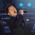 Sandhy Sondoro di Konser "Harmoni Adikarya Titiek Puspa"