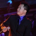 Sandhy Sondoro di Konser "Harmoni Adikarya Titiek Puspa"