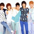 SHINee Tampak Ceria dengan Busana Trendy