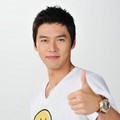 Penampilan Hyun Bin dengan Rambut Cepaknya