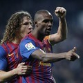 Eric Abidal dan Carles Puyol Merayakan Kemenangan Barcelona