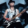 Jay Chou Bergaya Rock and Roll