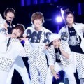 B1A4 Saat Menyanyi di Atas Panggung