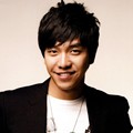 Lee Seung Gi berpose dalam berbagai keperluan pemotretan