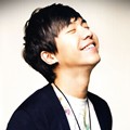 Lee Seung Gi berpose dalam berbagai keperluan pemotretan