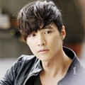 Won Bin dalam suatu adegan di iklan SK 4G Light