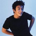 Senyum Edison Chen di Depan Kamera