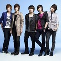 Gaya Cool F.T. Island untuk Suatu Pemotretan
