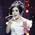 Syahrini di Dahsyat Awards RCTI 2012