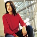 Ken Chu Tampil Menarik dengan Sweater Merahnya