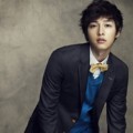 Song Joong Ki Tampak Lugu dengan Ekspresinya