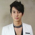 Gaya Trendi Kim Hyung Jun di Depan Kamera