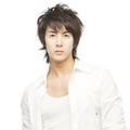Gaya Trendi Kim Hyung Jun di Depan Kamera