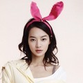 Shin Min A Tampak Lucu dengan Bando Kelinci