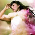 Angela Zhang di Pemotretan Berkonsep Pelangi