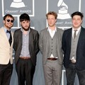 Mumford & Sons di Red Carpet Grammy Awards 2012