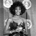 Whitney Houston Mencatat Banyak Prestasi dalam Karir Musiknya