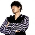 San E Tampak Cool di Depan Kamera