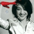 Zhou Xun Tampil Gaya di Depan Kamera