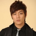 Yoon Doo Joon Tampil Cuek di Depan Kamera