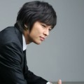 Kim Jeong Hoon Bergaya Cool Saat Sesi Pemotretan