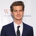 Andrew Garfield Berpose di Red Carpet