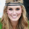 Delta Goodrem Berdandan Ala Klasik
