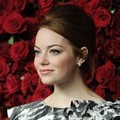 Emma Stone Bergaya di Red Carpet